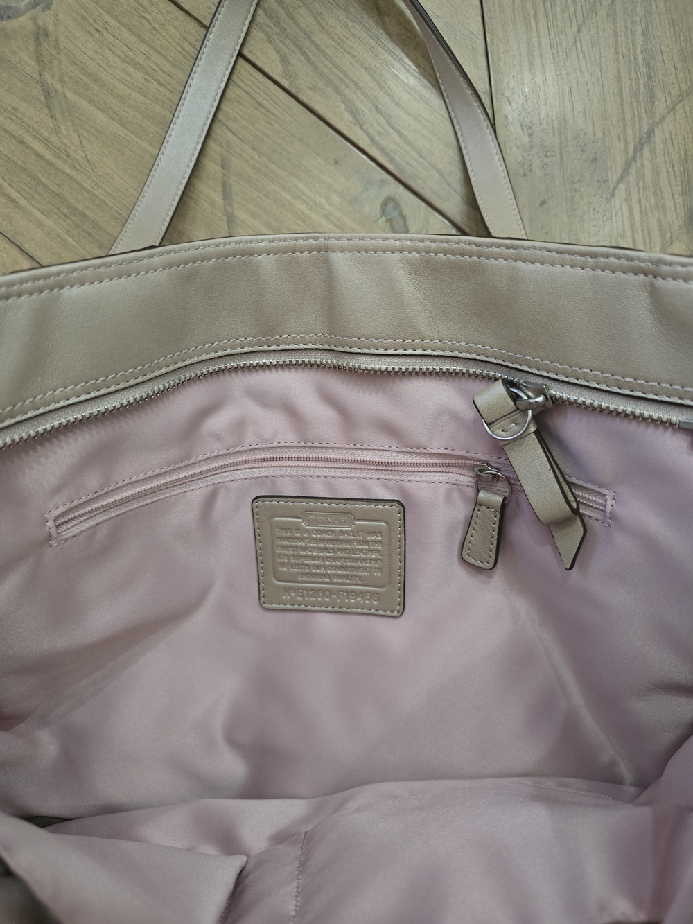 Coach Leather Tote Bag in Metalic Beige - Picture 5 of 6